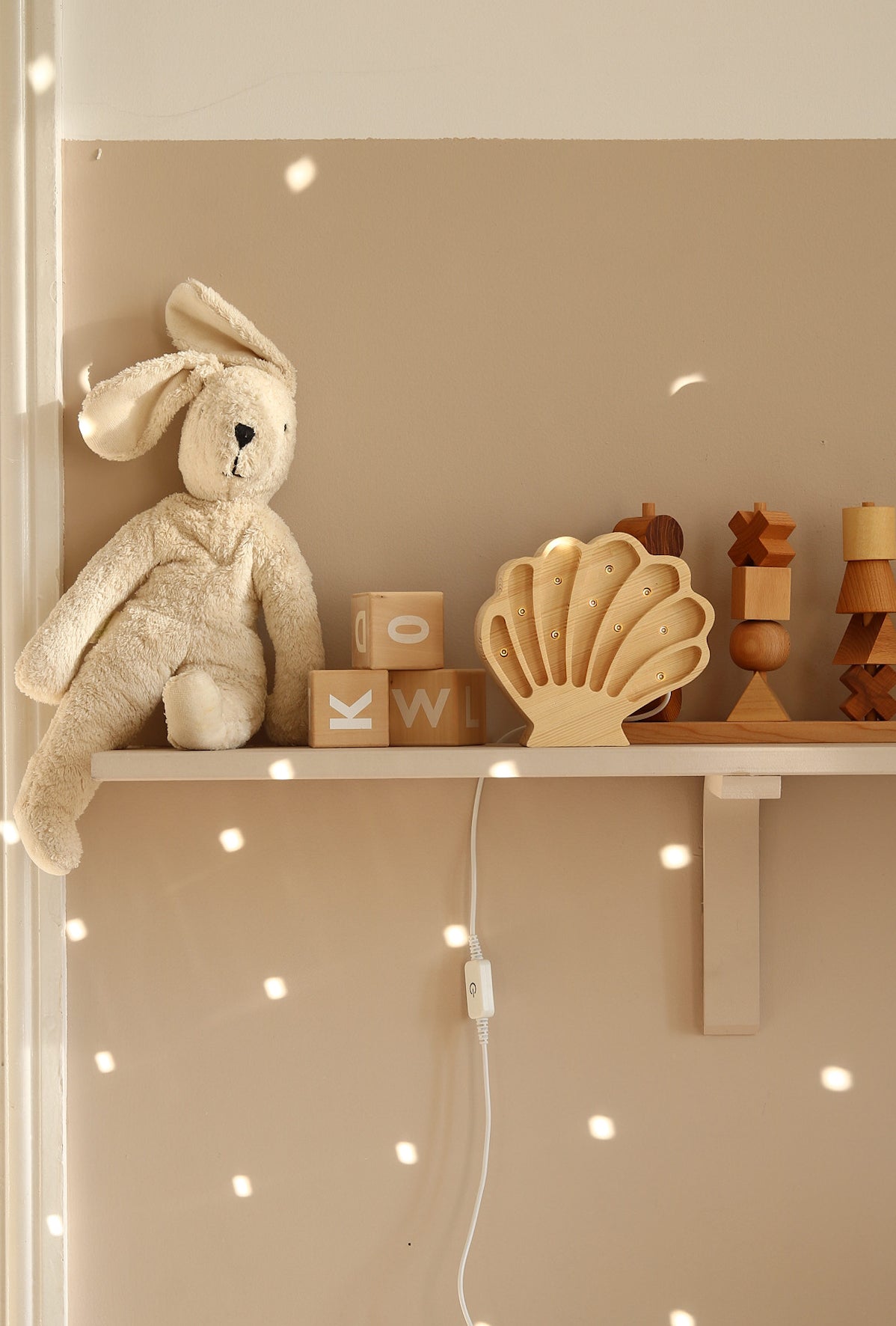 Little Lights Seashell lampe i træ - flere farver
