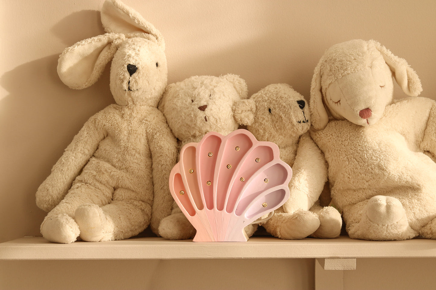 Little Lights Seashell lampe i træ - flere farver