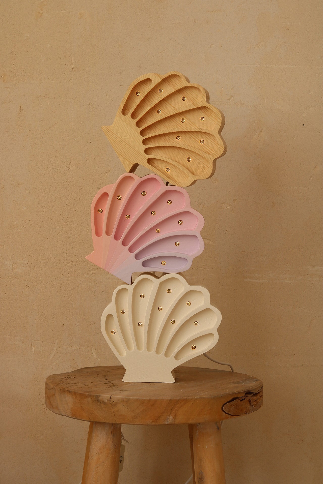 Little Lights Seashell lampe i træ - flere farver