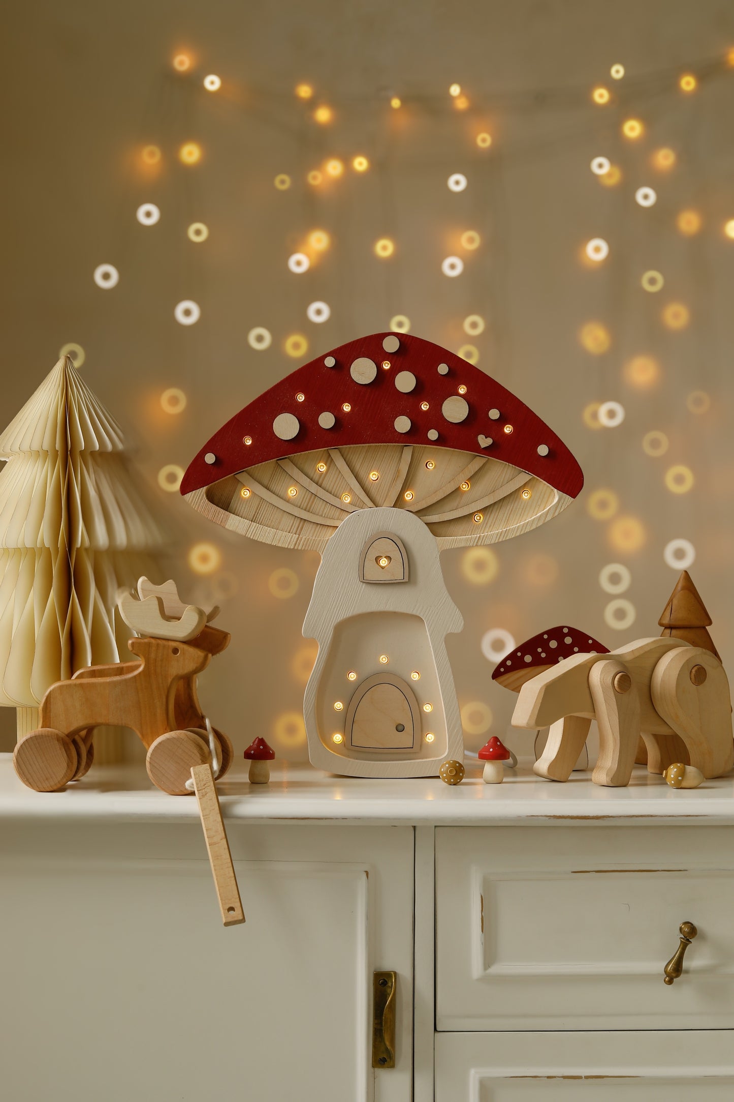 Little Lights Mushroom House lampe i træ - flere farver