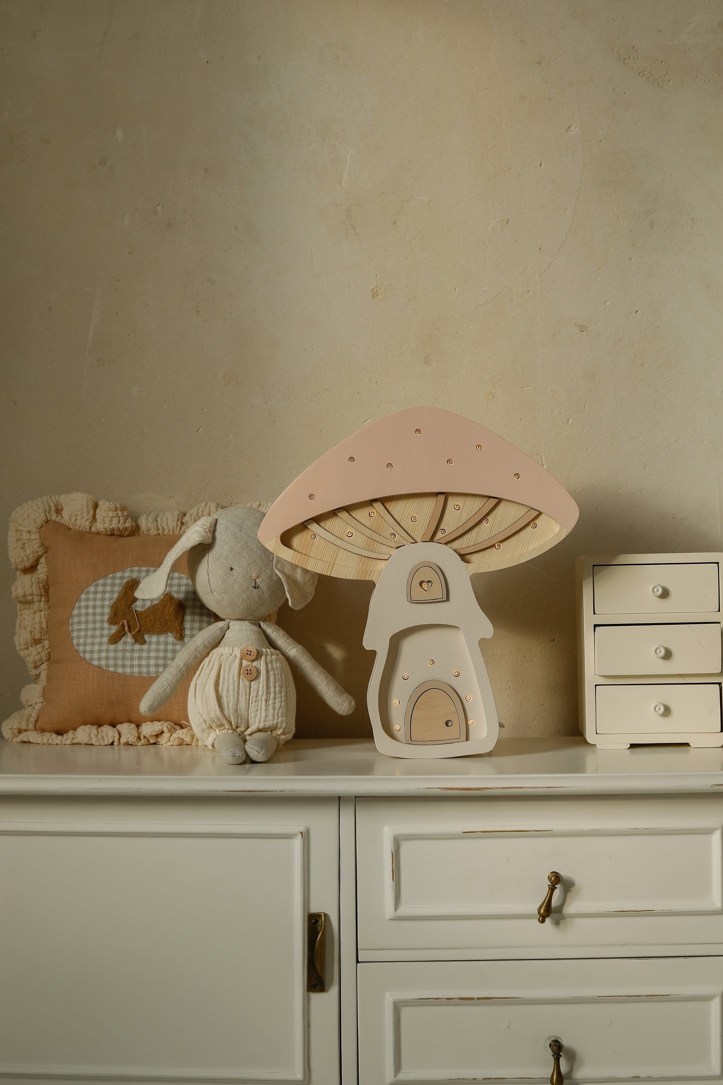 Little Lights Mushroom House lampe i træ - flere farver