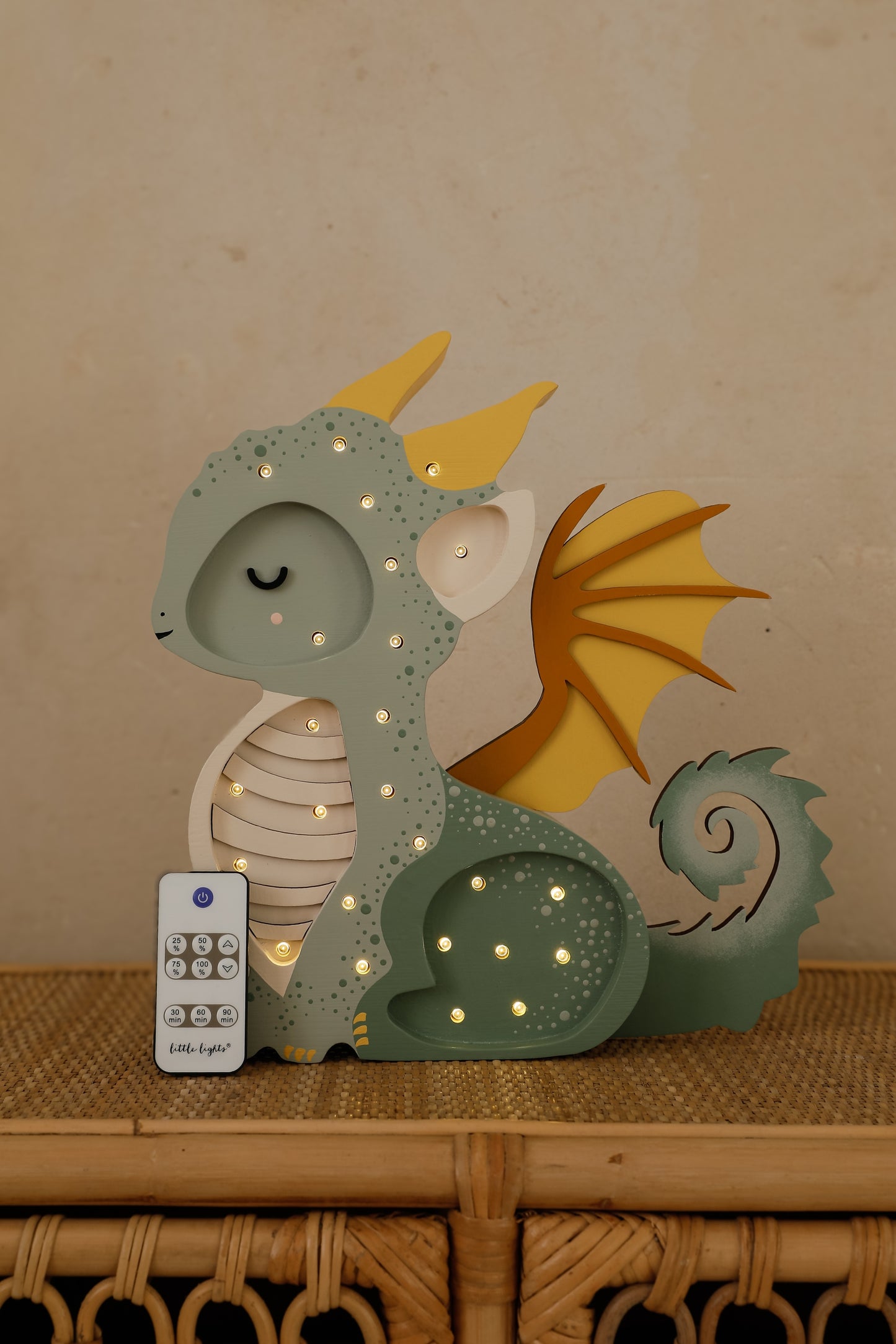 Little Lights Baby Dragon lampe i træ - flere farver