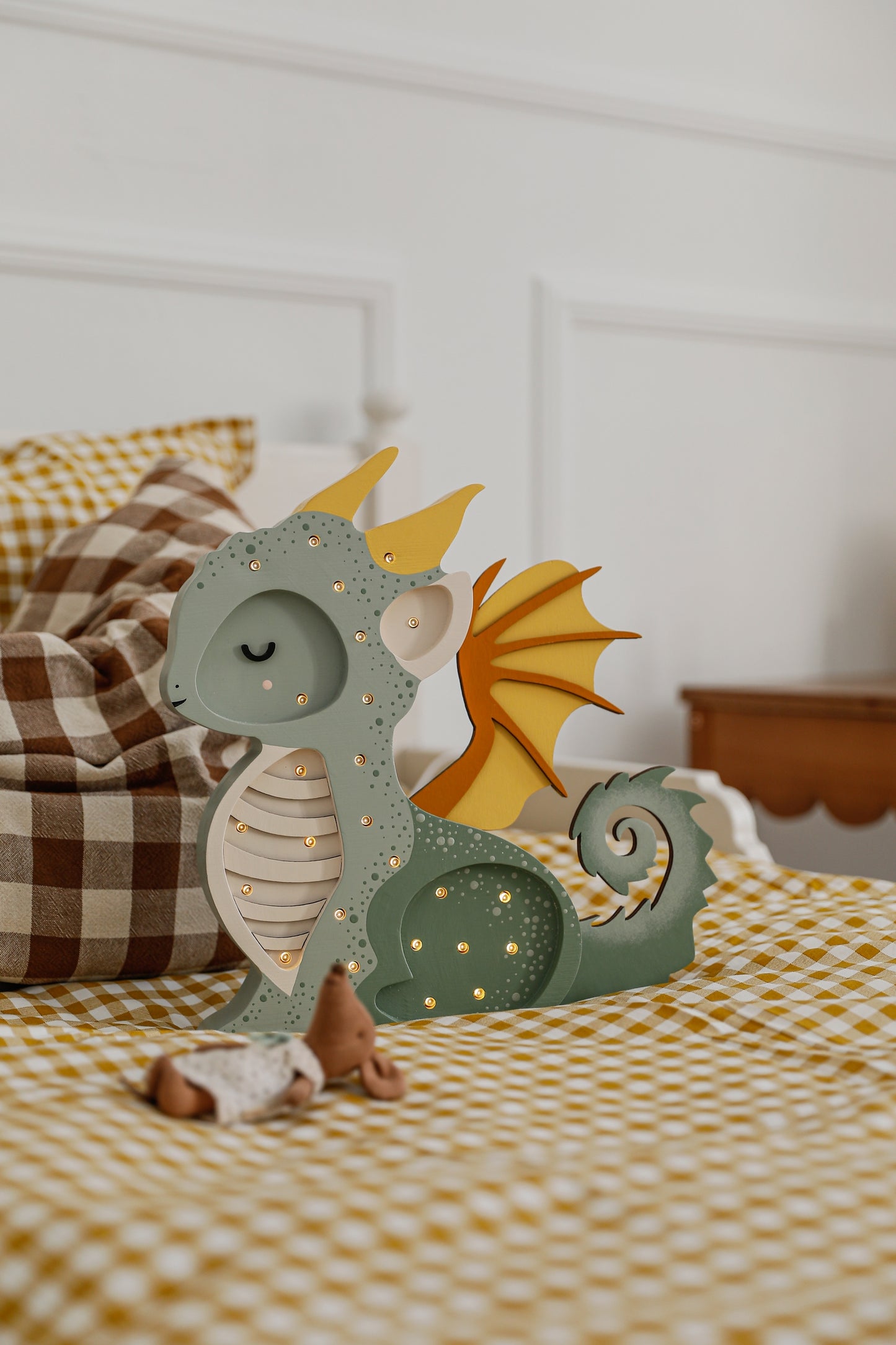 Little Lights Baby Dragon lampe i træ - flere farver