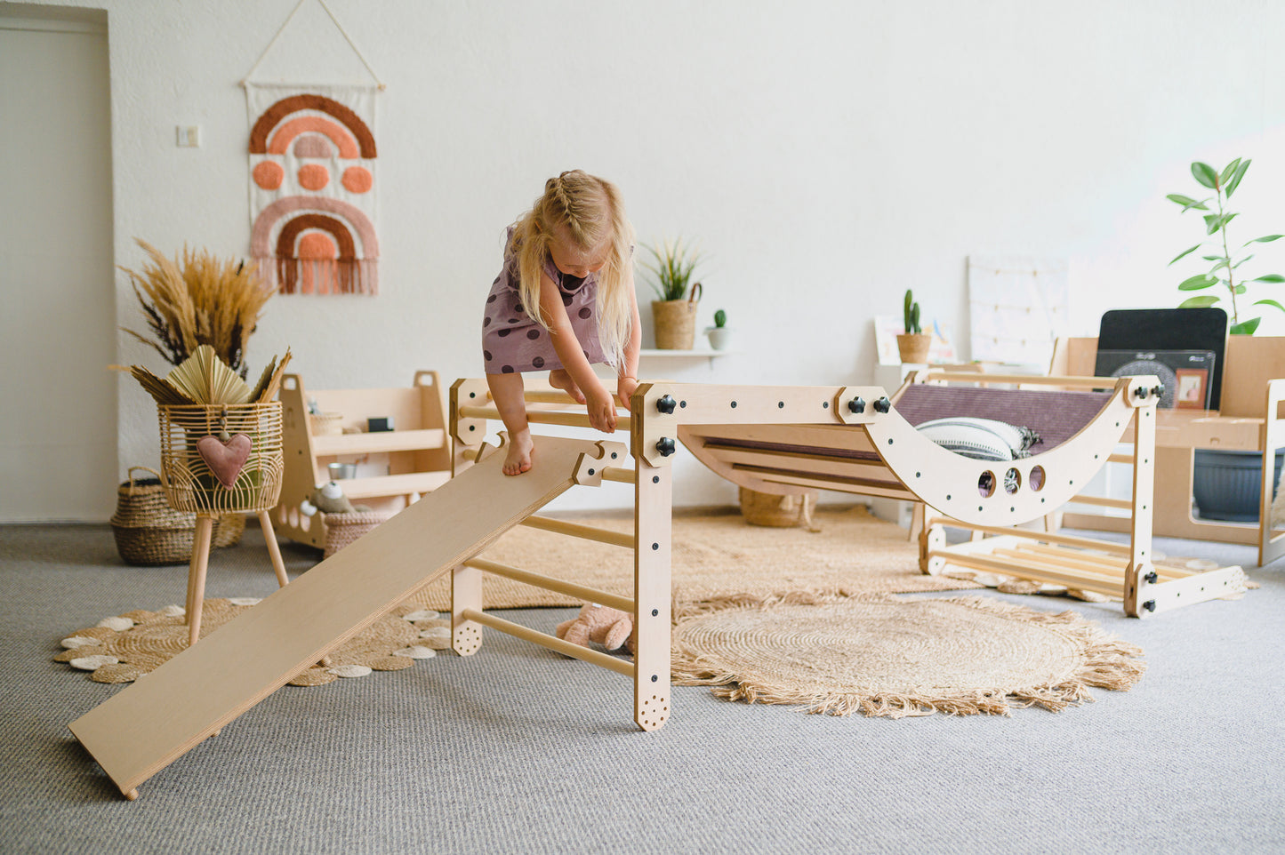 Luula Hilltown Montessori Klatresæt – 2 Klatretrekanter, Balancebue og Rampe uden Madras