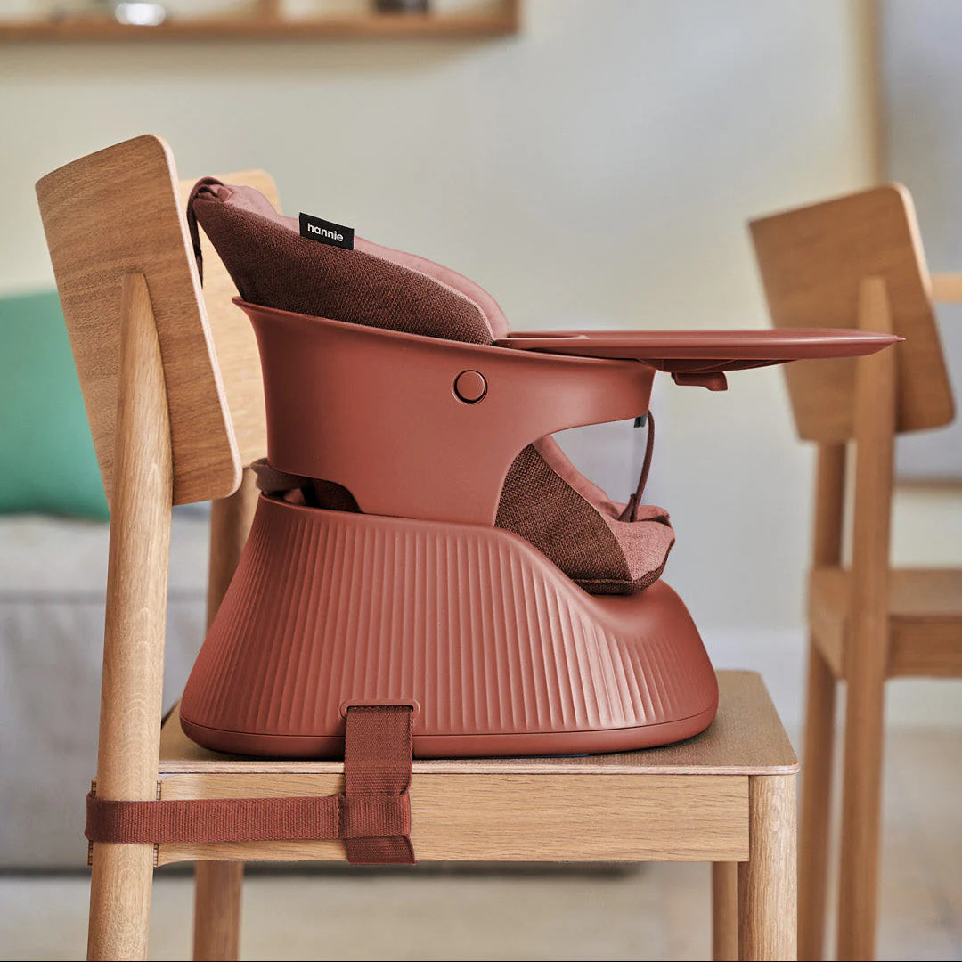 Hannie transportabel højstol – Mahogany Red
