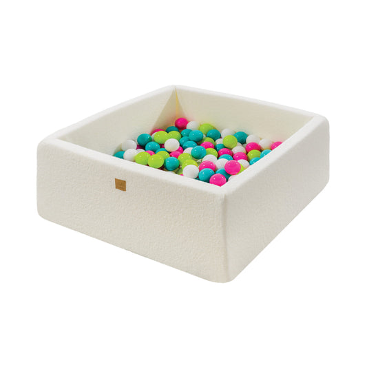 Meowbaby Kvadratisk boldbassin - Hvid Bouclé (110 × 110 × 40 cm, 400 grønne/blå/hvide/pink bolde)