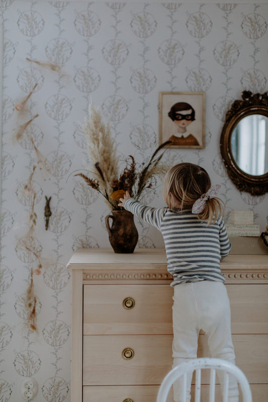 Gustavienne kommode i birketræ – klassisk kommode med 3 skuffer