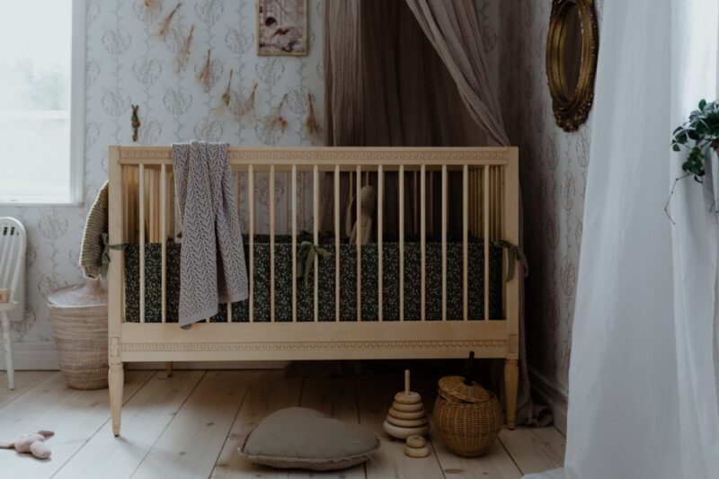 Gustavienne tremmeseng med madras - birketræ