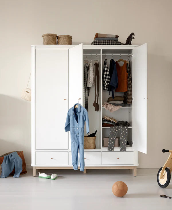 Oliver Furniture Wood garderobeskab med 3 døre – hvid/eg