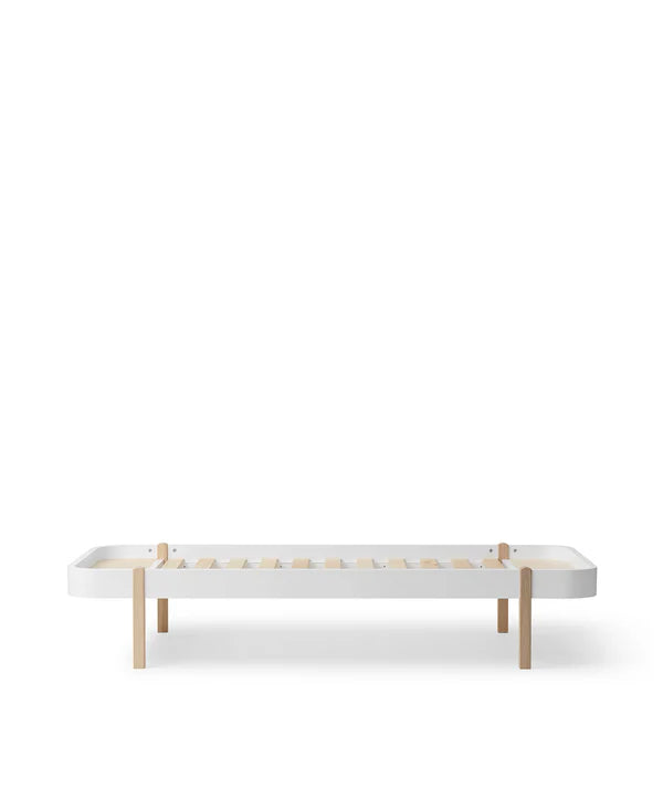 Oliver Furniture Wood Lounger seng 90x200 cm – hvid/eg