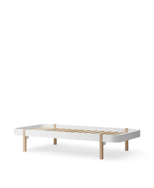 Oliver Furniture Wood Lounger seng 90x200 cm – hvid/eg