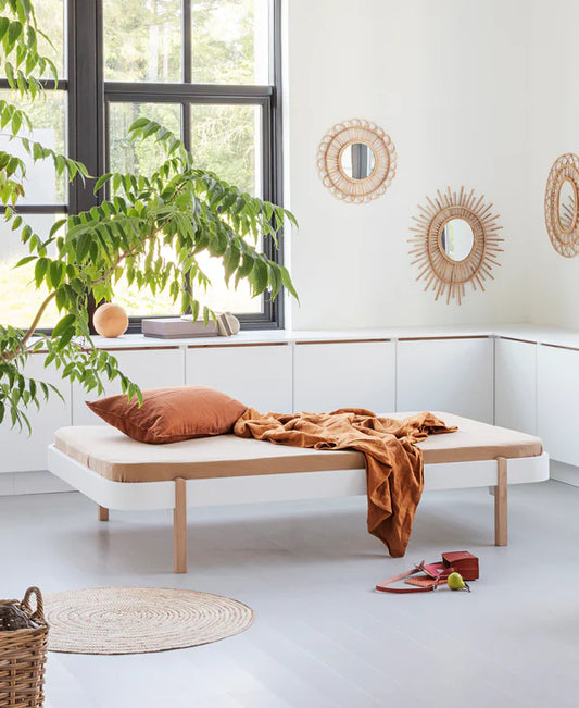 Oliver Furniture Wood Lounger seng 90x200 cm – hvid/eg