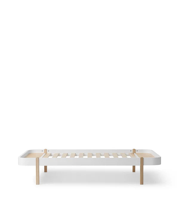 Oliver Furniture Wood Lounger seng 120x200 cm – hvid/eg