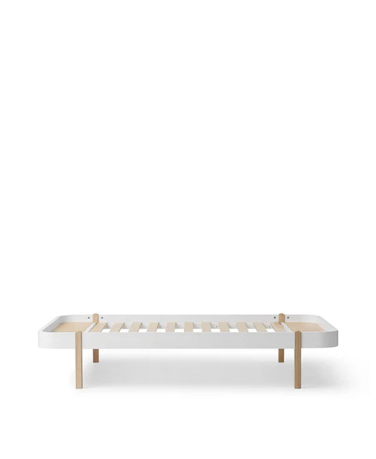 Oliver Furniture Wood Lounger seng 120x200 cm – hvid/eg