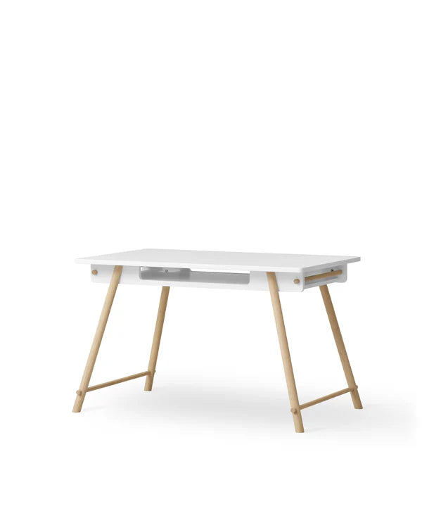 Oliver Furniture Camp junior skrivebord – justerbart i hvid/eg