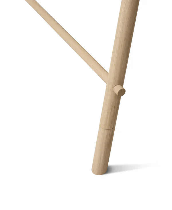 Oliver Furniture Camp junior skrivebord – justerbart i hvid/eg
