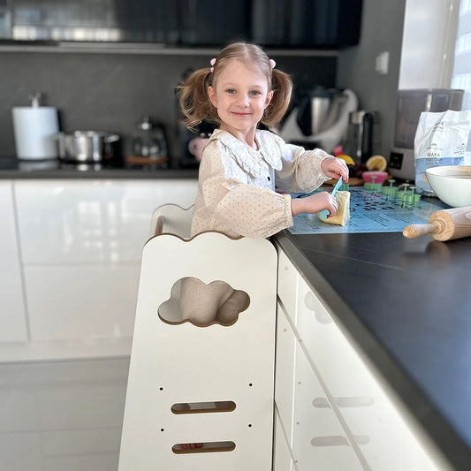 Plush Nest læringstårn i træ – 2 trin, hvid sky