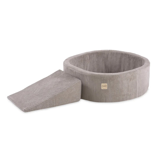 Plush Nest tumlesæt med boldbassin, triangel og 200 bolde, beige, premium fløjl