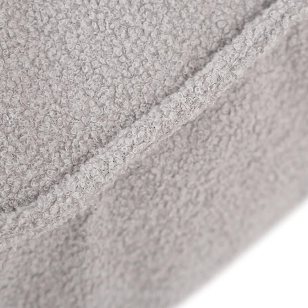 Plush Nest Puff – gulvpude 60x60 cm i grå lammeskind