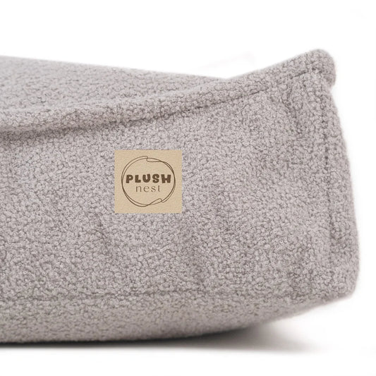 Plush Nest Puff – gulvpude 60x60 cm i grå lammeskind