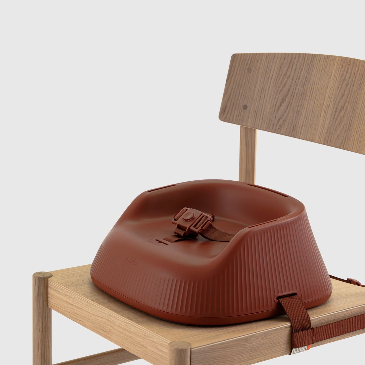 Hannie transportabel højstol – Mahogany Red