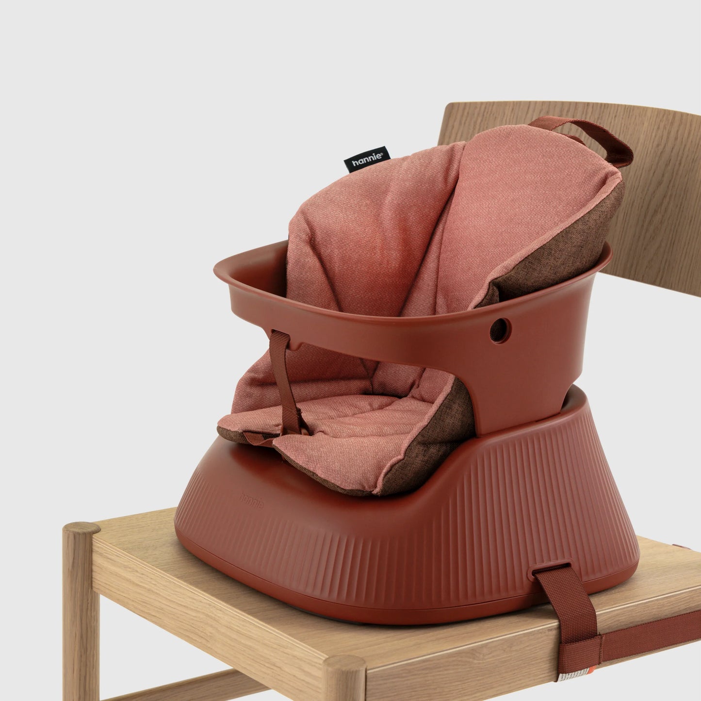 Hannie transportabel højstol – Mahogany Red