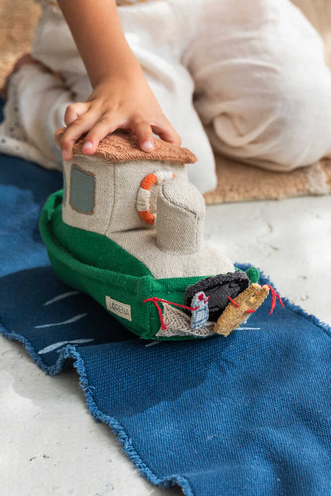Lorena Canals Green Toy Ride & Roll Sea Clean Up Boat – rolleleg om havet