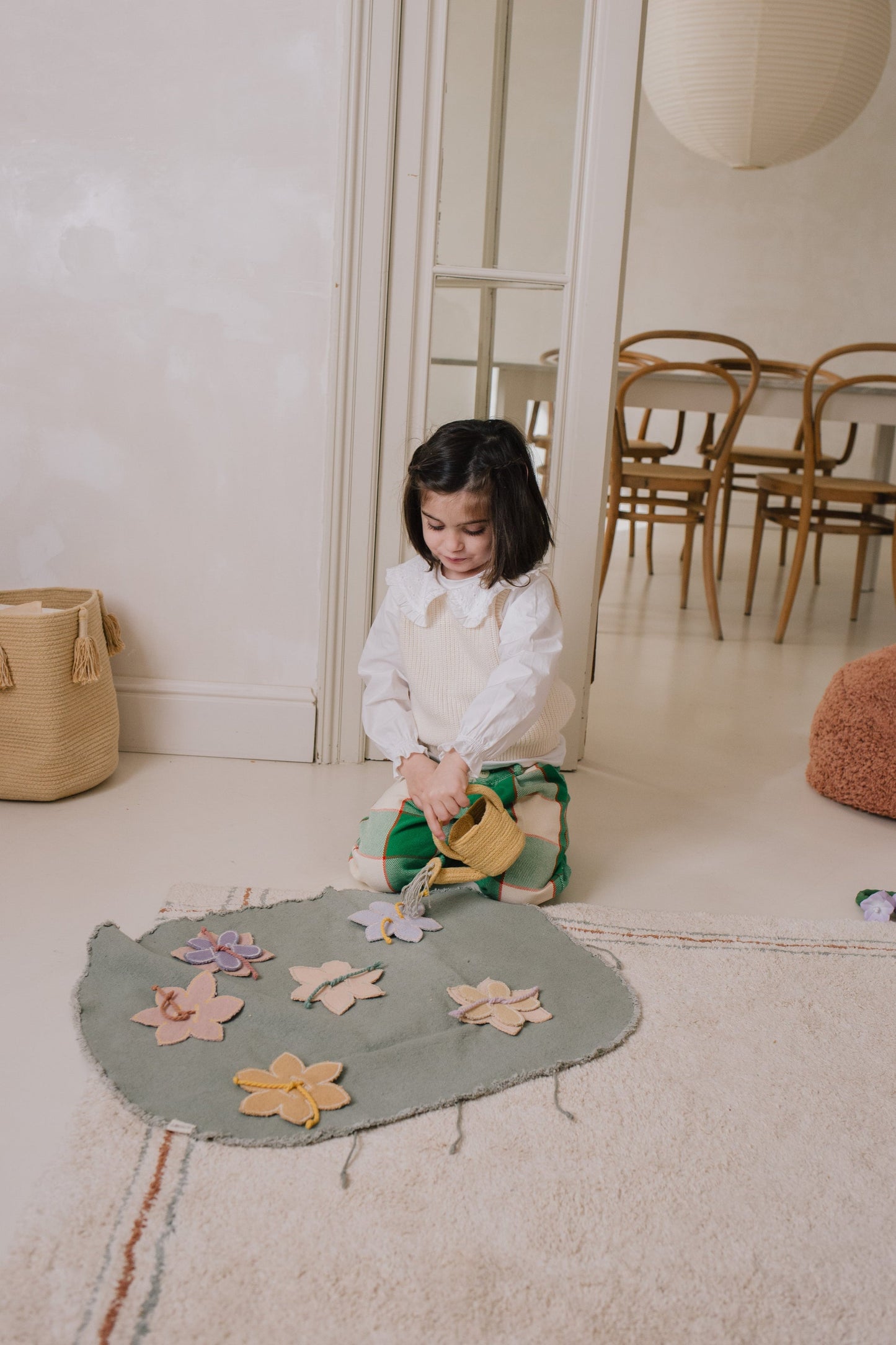 Lorena Canals Small World Green Toy Flower Garden – legesæt med blomsterhave