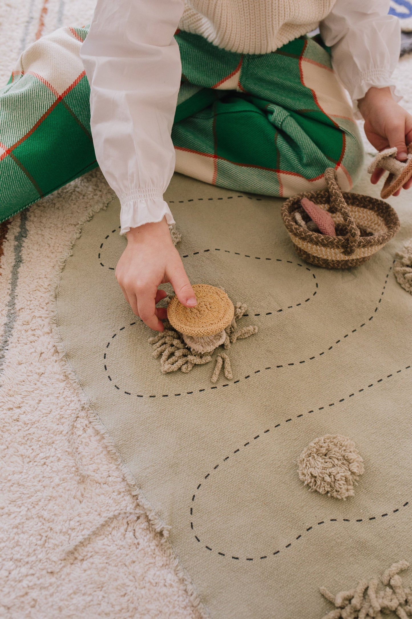 Lorena Canals Small World Green Toy Snail – legesæt med snegl og skov