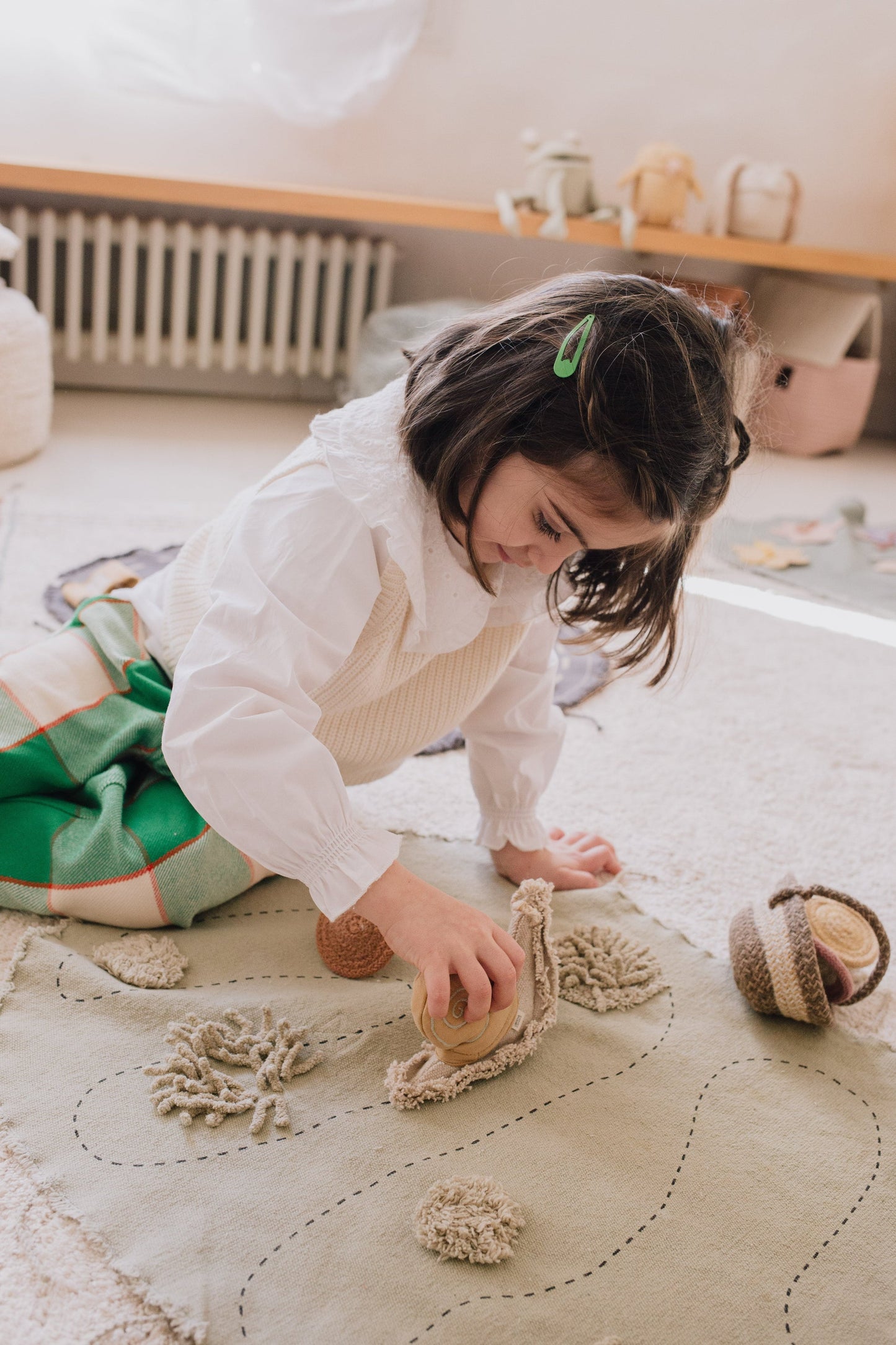 Lorena Canals Small World Green Toy Snail – legesæt med snegl og skov
