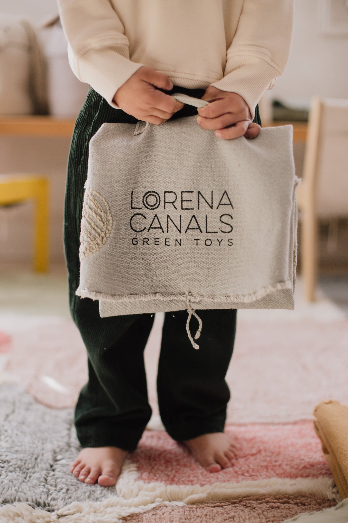 Lorena Canals Small World Green Toy Snail – legesæt med snegl og skov