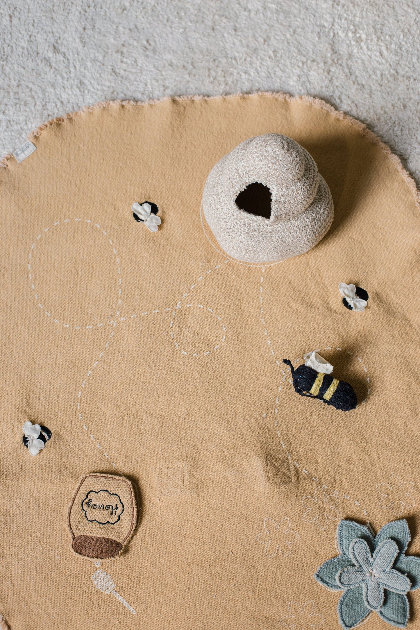 Lorena Canals Small World Green Toy Nectar to Honey – legesæt med bier og honning