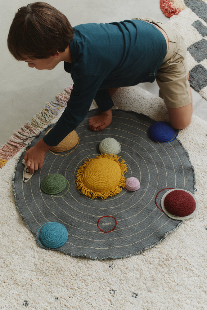 Lorena Canals Small World Green Toy Solar System – legesæt med solsystemet