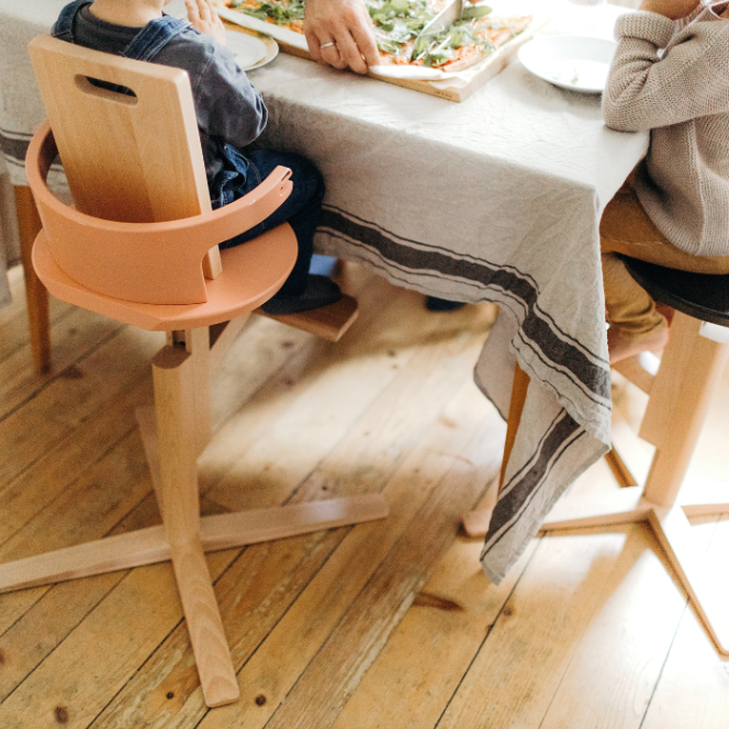 Norstol Peak højstol med babyindsats – sort
