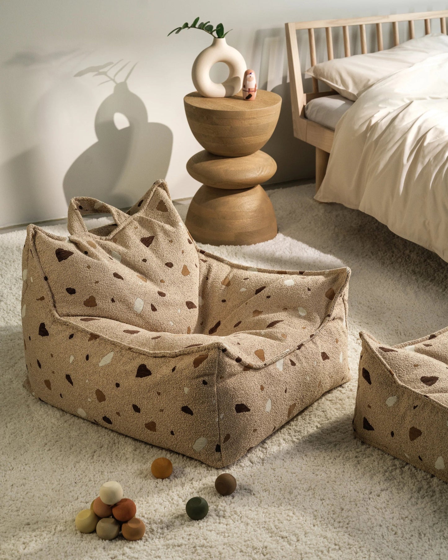 Wigiwama sækkestol i bouclé – Terrazzo Sand