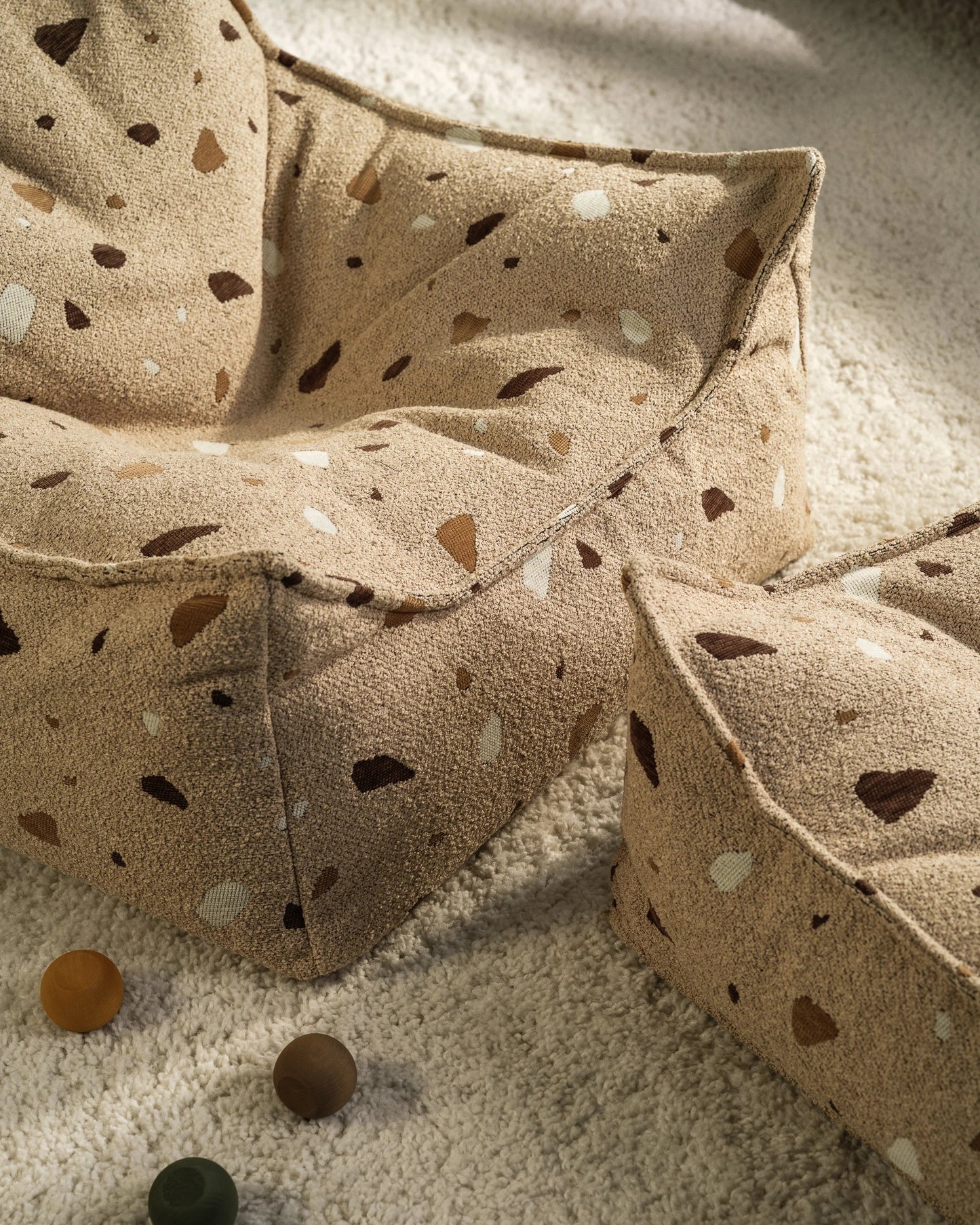 Wigiwama sækkestol i bouclé – Terrazzo Sand