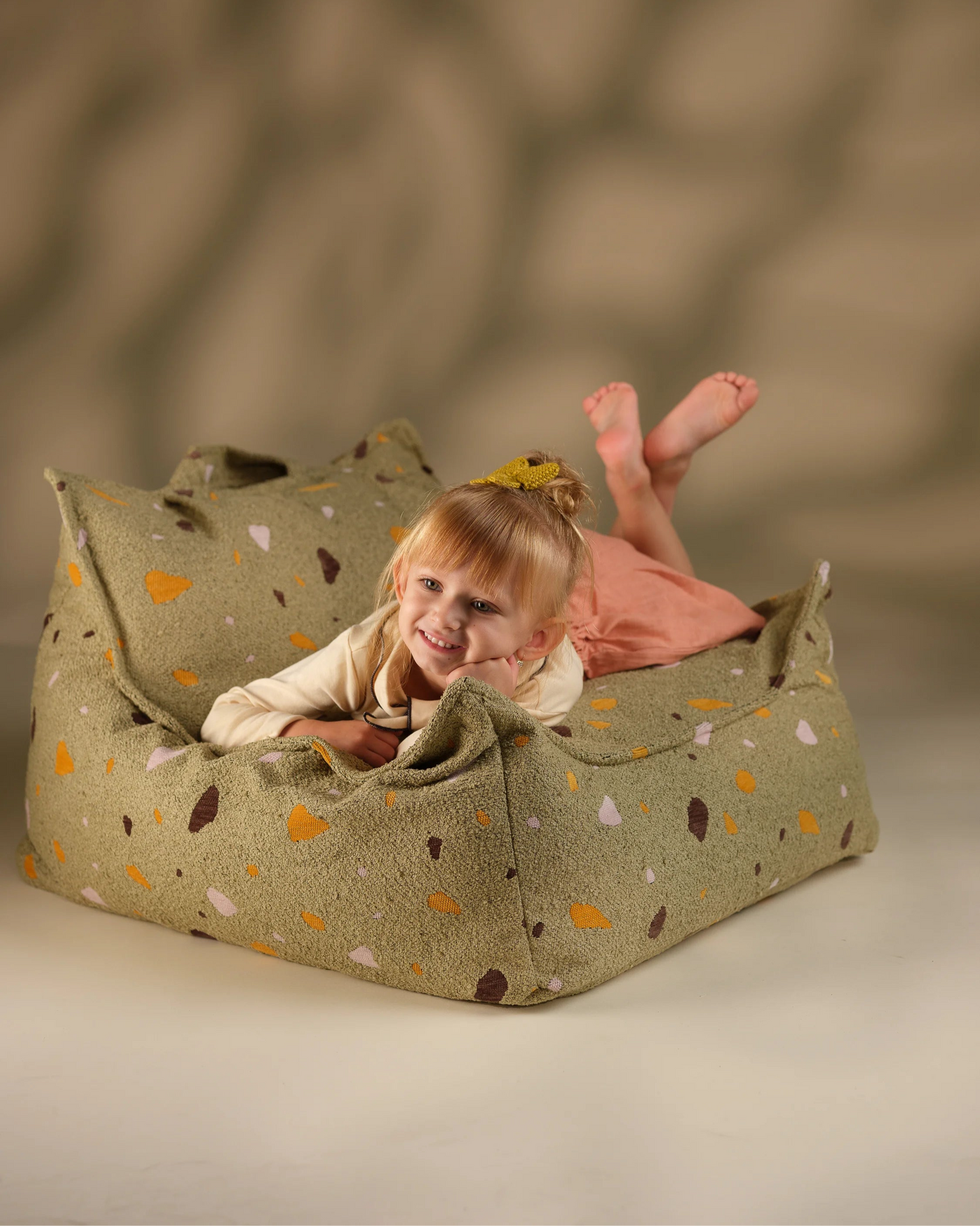 Wigiwama sækkestol i bouclé – Terrazzo Moss