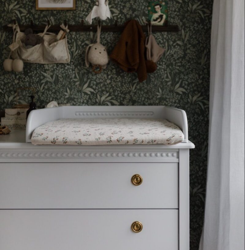 Gustavienne pusletop til kommode i hvid – passer til Gustavienne kommode