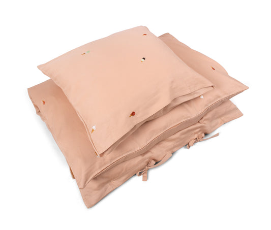Filibabba baby sengetøj GOTS (70x100 cm) – Broderet Cool Summer – Frappé