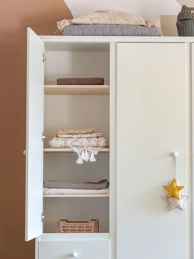 Wood Luck Design - Babushka - garderobeskab med 3 låger – hvid