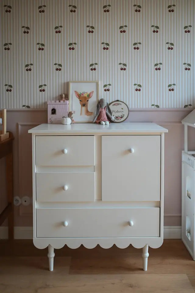 Wood Luck Design - Babushka - kommode med skuffer – hvid