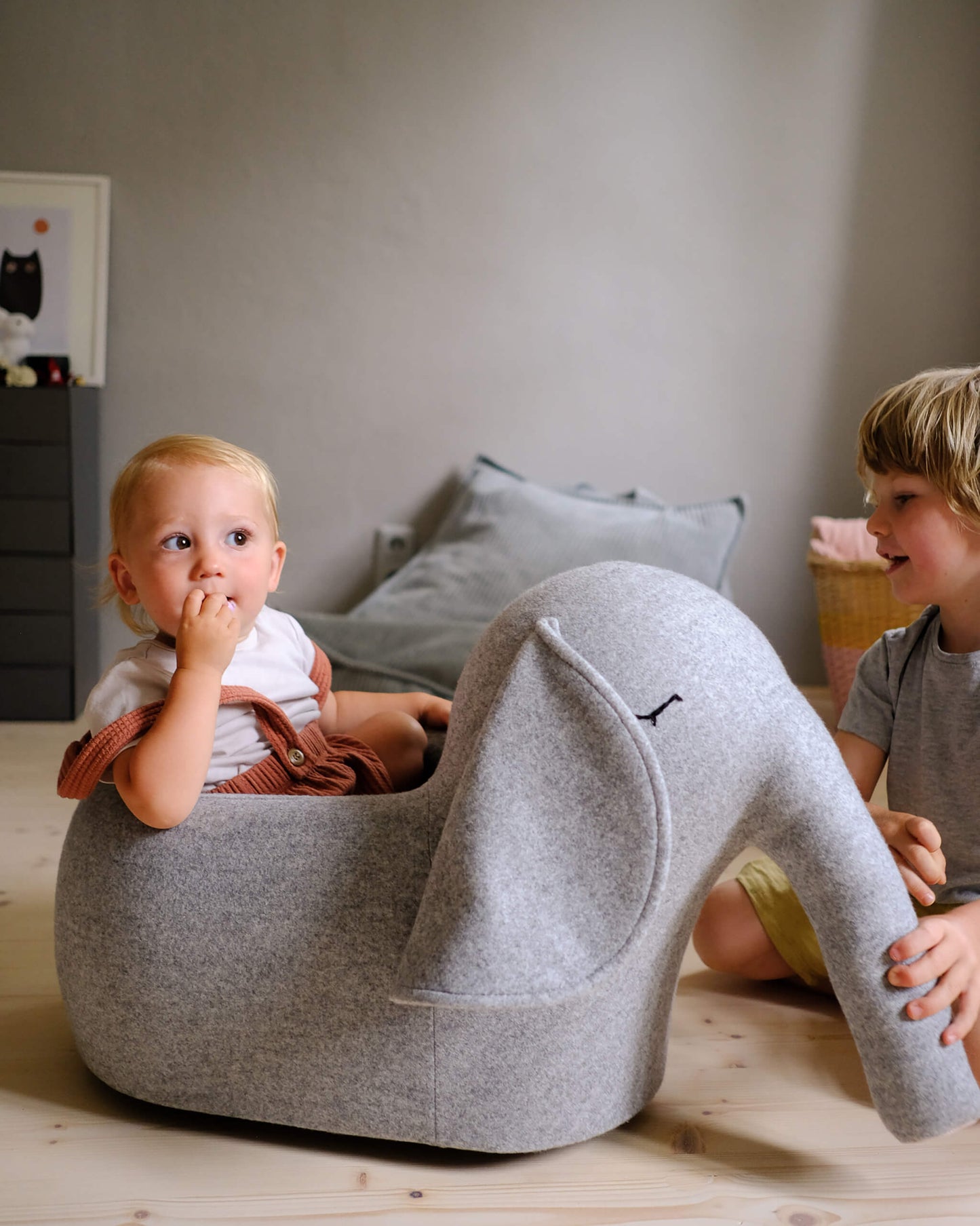 bada&bou – bou – den rullende elefant – grå melange