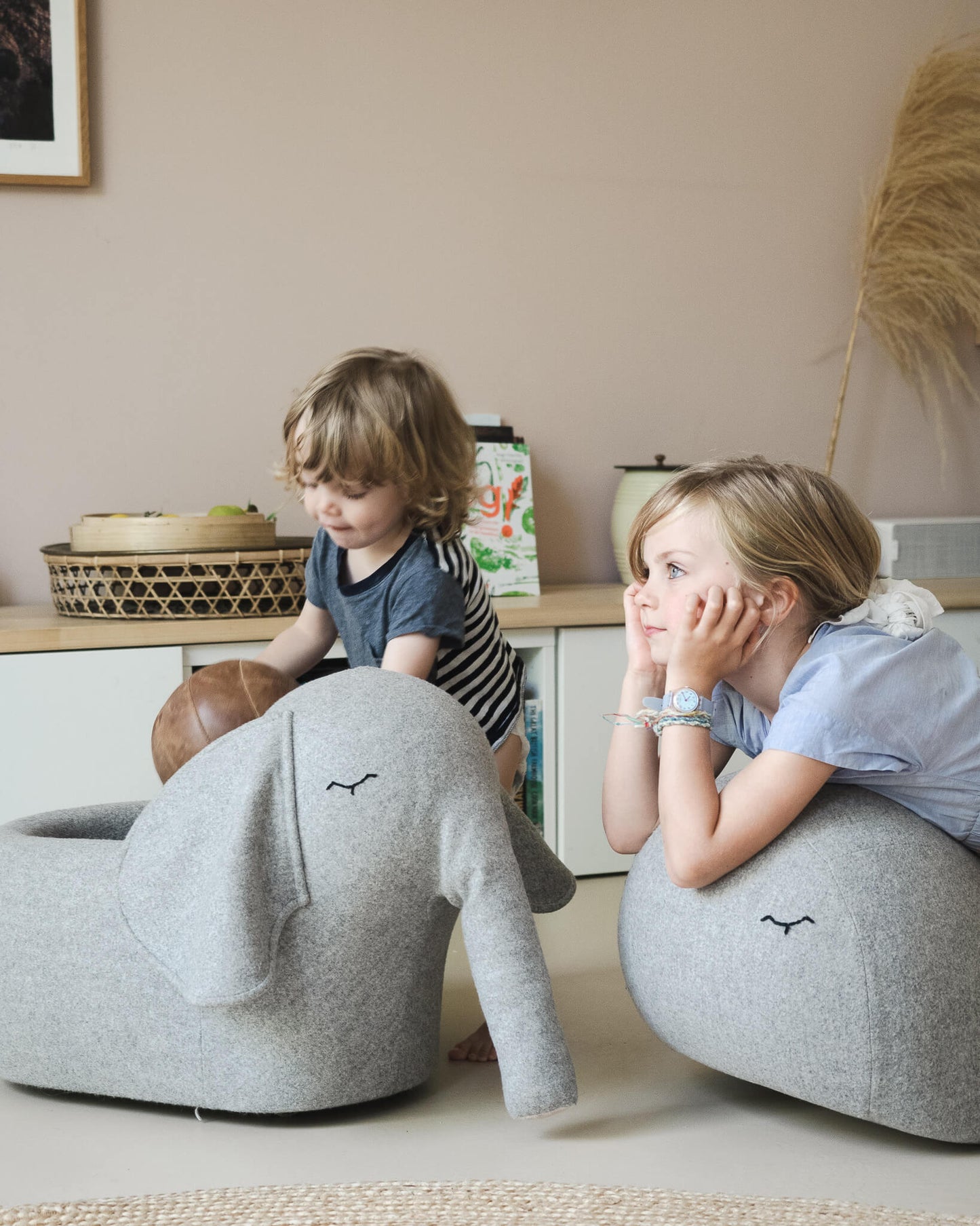 bada&bou – bou – den rullende elefant – grå melange