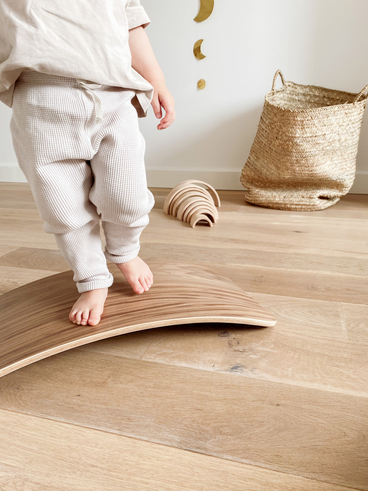 Curve Lab – Little Arc – Lille balancebræt 59x30 cm – American Walnut