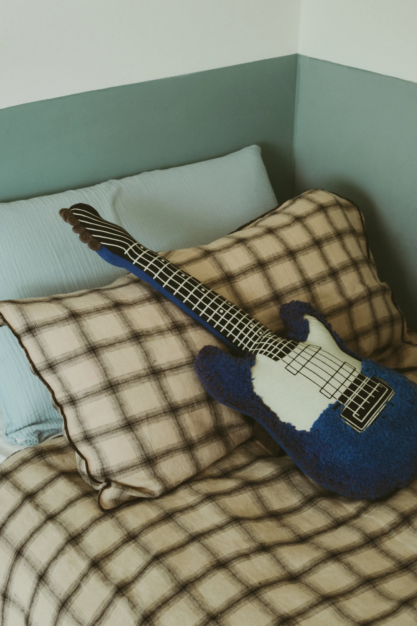 Lorena Canals Electric Guitar Pude 30 x 70 cm - Blå