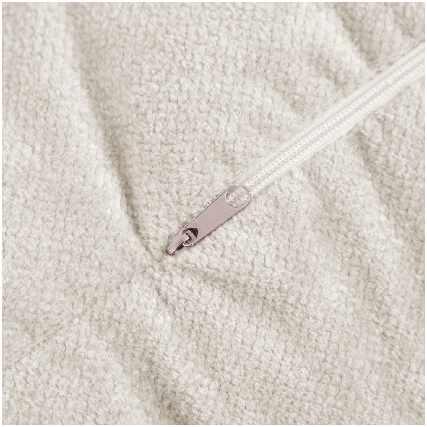 Plush Nest Roya lænestol til børn i premium chenille – beige