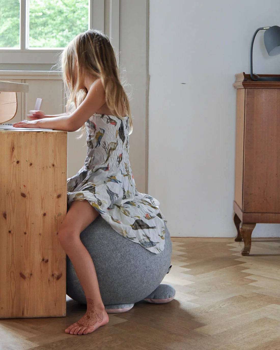 bada&bou – da – den hoppende kanin – grå melange