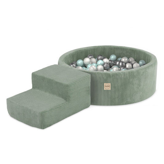 Plush Nest Mini Playground tumlesæt med boldbassin og trappe – Green