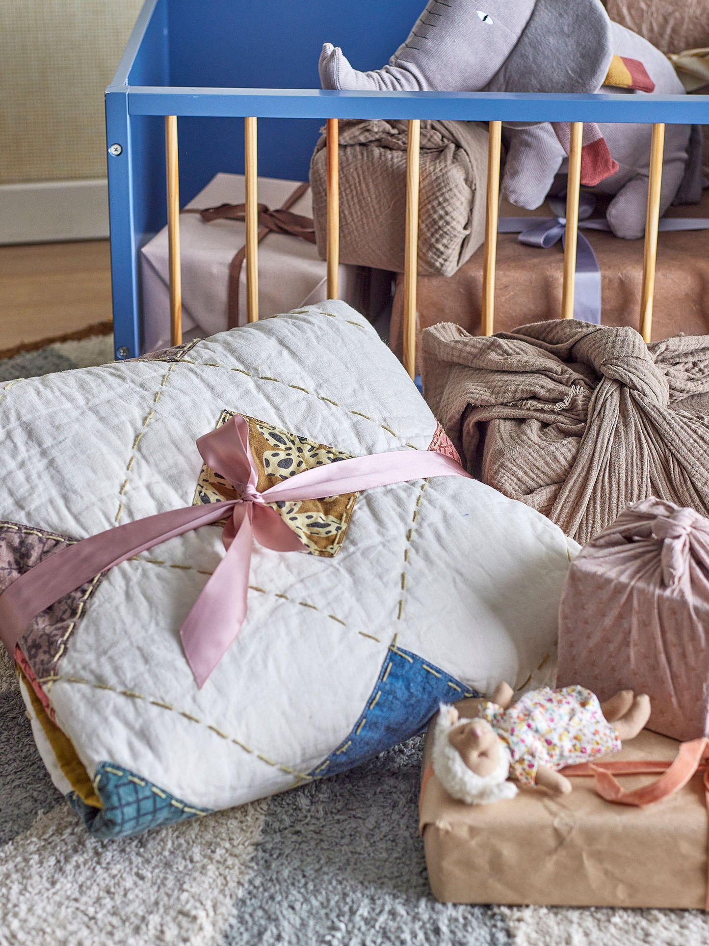 Bloomingville MINI Melua quilt – Patchwork-tæppe i naturfarvet bomuld