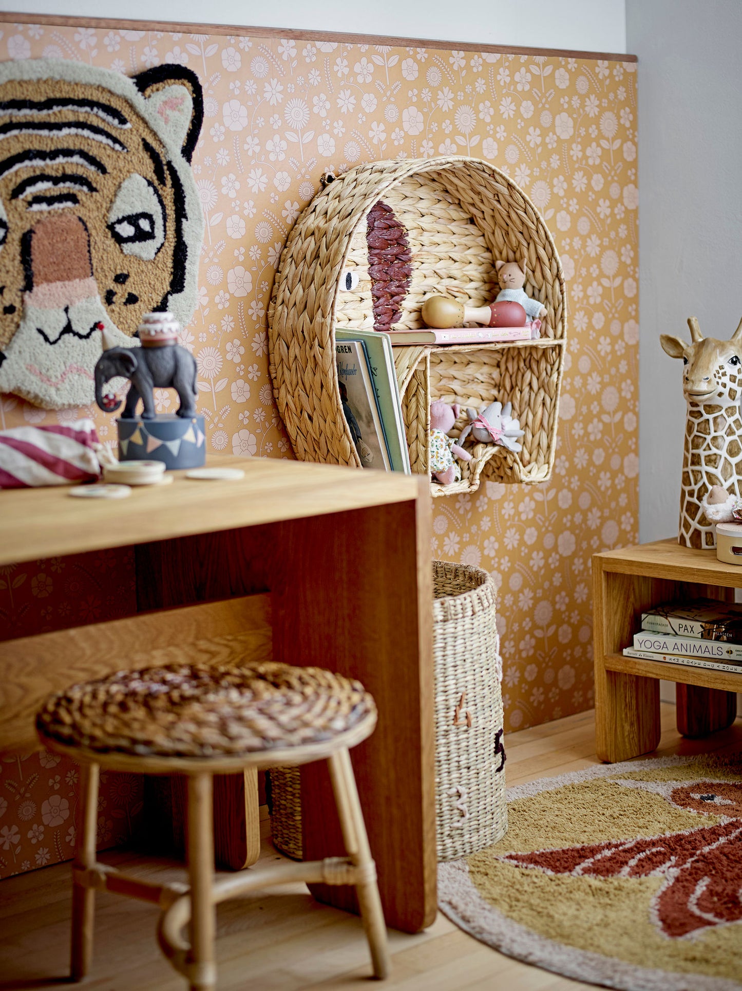 Bloomingville MINI Flor lysestage – Elefant i grå polyresin